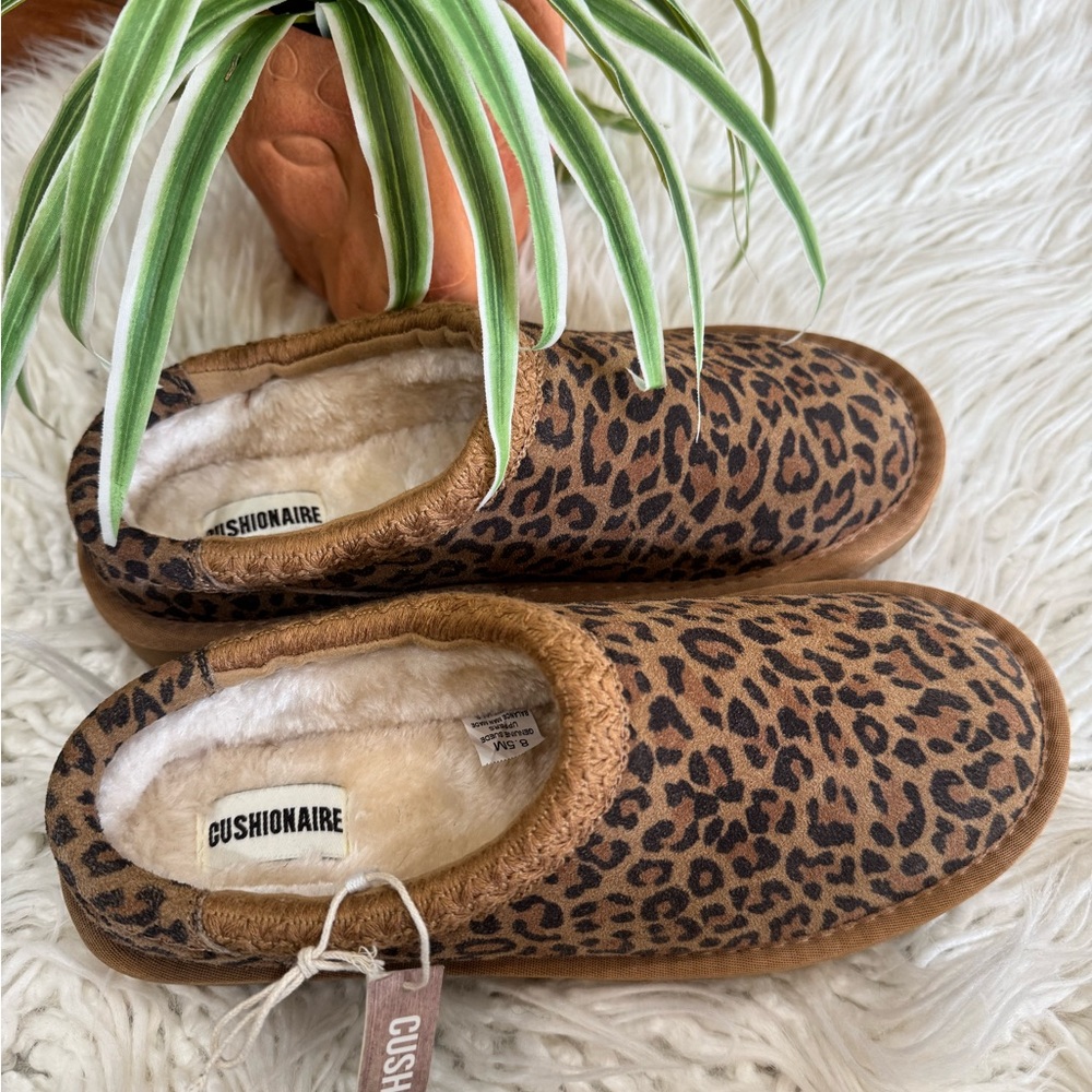New🌿Cushionaire Women's Leopard Print Slippers - Picture 2 of 5